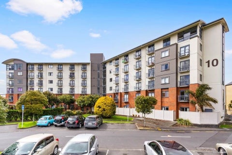 3P/10 Crown Lynn Place, New Lynn, Auckland