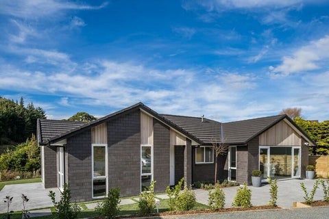 5 Tradewinds Drive, Whitby, Porirua