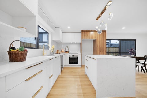 2/32 Tapuwae Way, Māngere Bridge, Auckland