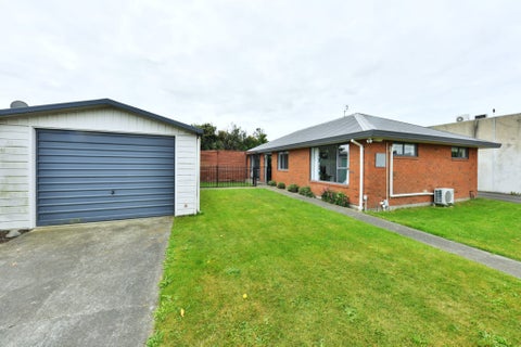 2/11 Short Street, Waltham, Christchurch