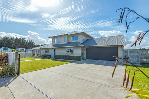 2 Tararua Drive, Himatangi Beach, Himatangi Beach