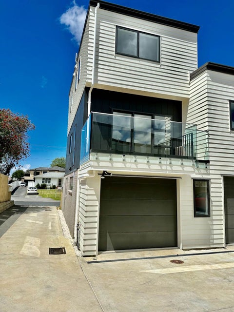 2/22 Coniston Avenue, Te Atatu South, Auckland