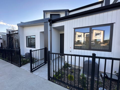 5/4 Ngaroma House Drive, Hobsonville, Waitakere City, Auckland