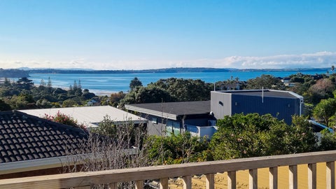 2/983 Beach Road, Torbay, Auckland