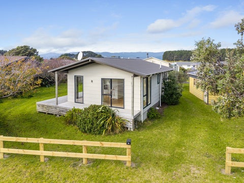 42 Norfolk Crescent, Otaki Beach, Otaki