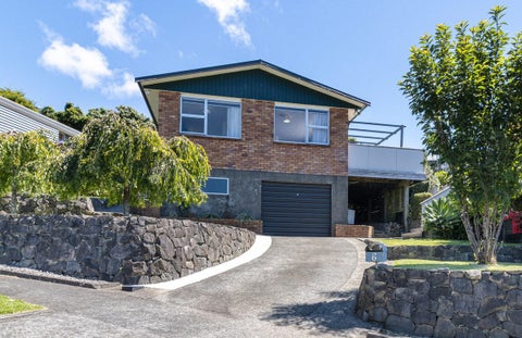 6 Carlton Terrace, Westown, New Plymouth
