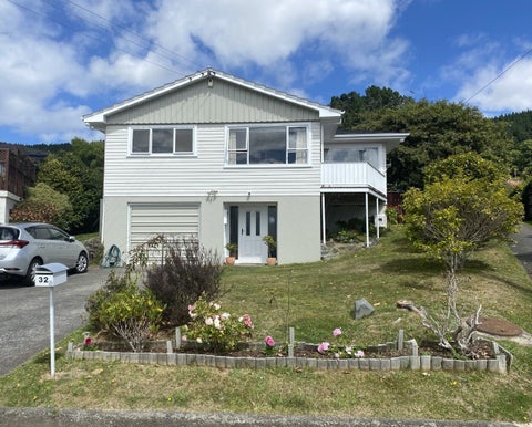 32 St Edmund Crescent, Tawa, Wellington