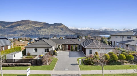 15 Valley Crescent, Wanaka