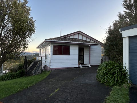 6 Stroud Way, Newlands, Wellington