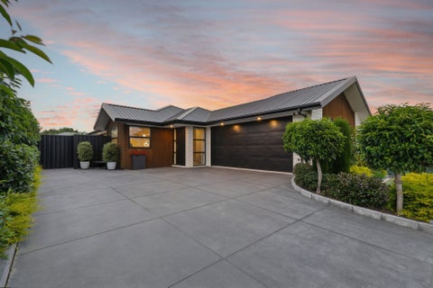 30 Shrimpton Avenue, Woodend, Woodend