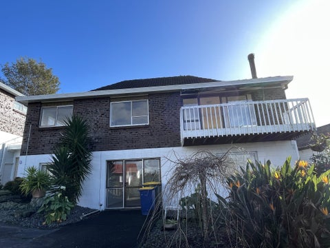 2/127 Stapleford Crescent, Browns Bay, Auckland