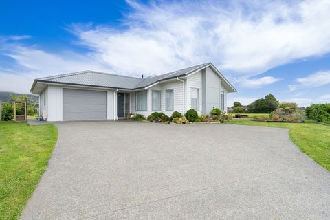 6 Albizia Grove, Waikanae, Waikanae