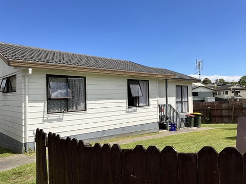 2/22 Silver Creek Road, Weymouth, Auckland