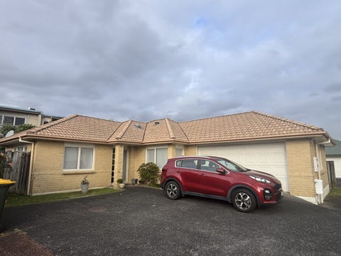 86 Bob Charles Dr, Golflands, Manukau