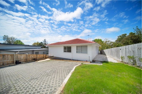 6C Zingaro Place, Massey, Auckland