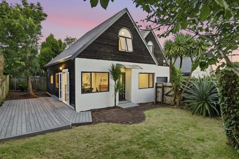 1B Pelham Avenue, Point Chevalier, Auckland