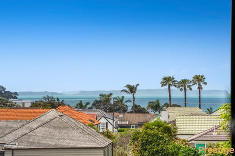 1/2 Frieston Road, Milford, Auckland