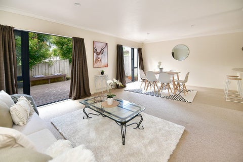 8/14 Ponderosa Drive, Oteha, Auckland