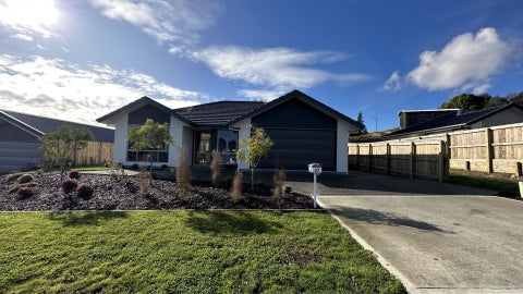 37 Hart Road, Richmond