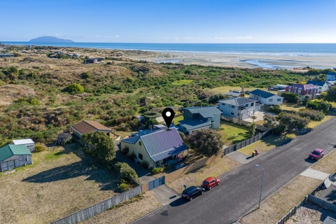 6 James Street, Waikawa Beach, Levin