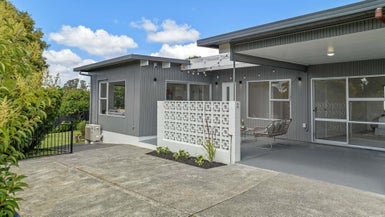 2/59 High Road, Glenfield, Auckland