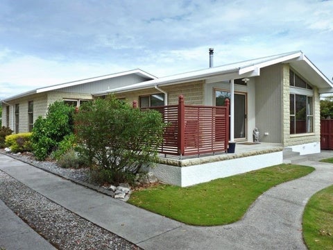 8 Fairfield Street, Brightwater
