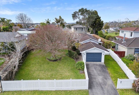18 Booralee Avenue, Botany Downs, Auckland