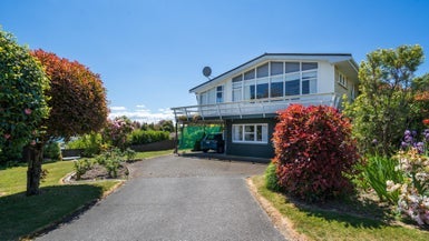 14 Hinerau Grove, Waipahihi, Taupo