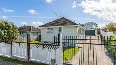 33 Driver Crescent, Cannons Creek, Porirua