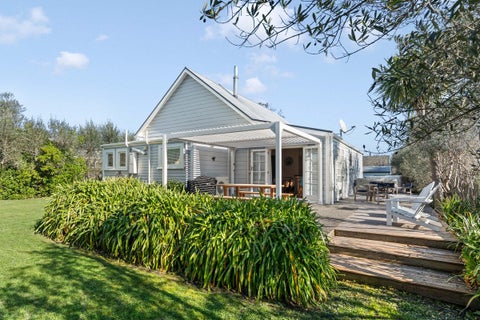 102 Jellicoe Street, Martinborough