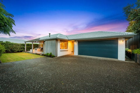 2/2 Rahopara Street, Castor Bay, Auckland
