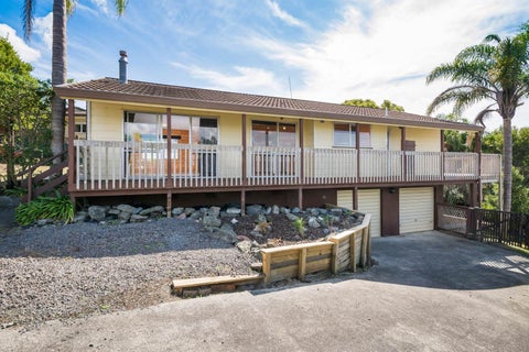 11 Cassandra Grove, Totara Vale, Auckland