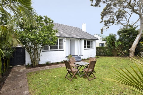 8 Owairaka Avenue, Mount Albert, Auckland
