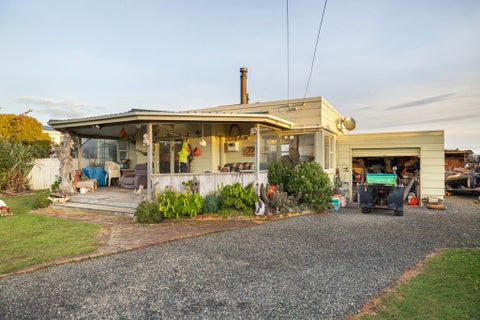 37 Bluecliffs Beach Road, Papatotara, Tuatapere