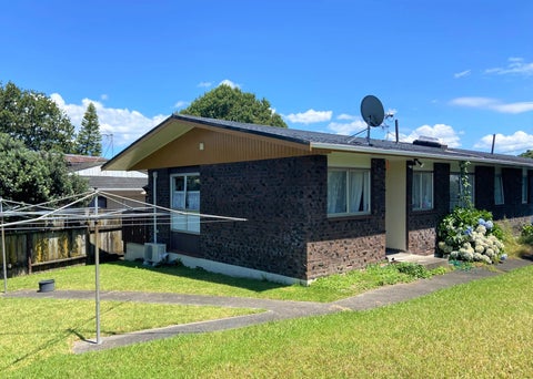 2/223 Edmonton Road, Te Atatū South, Auckland