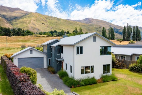 52 Kelliher Drive, Wanaka