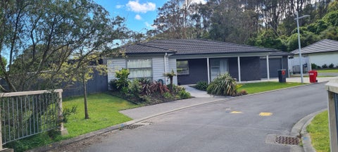 2 Hull Place, Whitby, Porirua