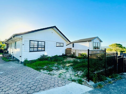 19 Santiago Crescent, Unsworth Heights, Auckland