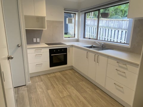 2/31 Sandiacre Way, Browns Bay, Auckland