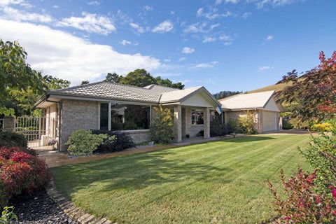 9 Genia Drive, Wakefield