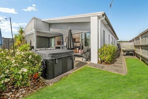 18B Cadwil Drive, Beachlands, Auckland