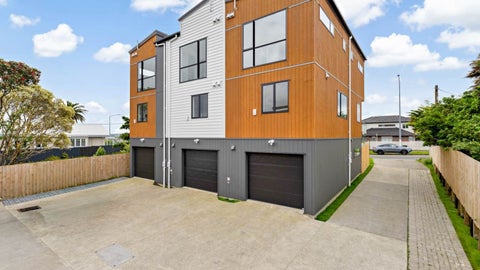 7/300 Great North Road, Henderson, Auckland