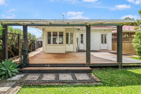 22 Riro Street, Point Chevalier, Auckland