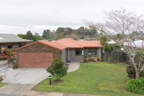 24 Lansdowne Crescent, Glenview, Hamilton