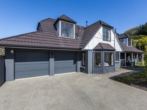 32 Shackle Lane, Whitby, Porirua