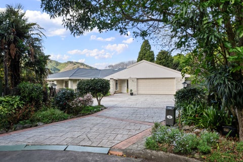 16 River Glade, Waikanae, Waikanae