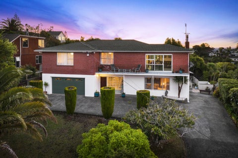 6 Fairmount Road, Titirangi, Auckland