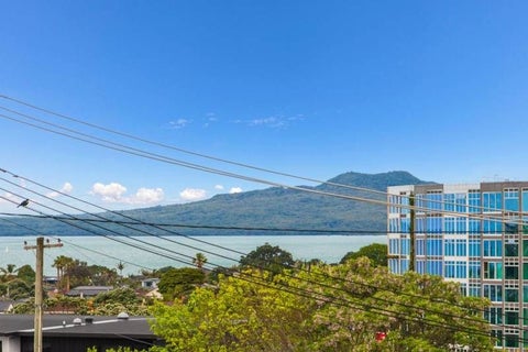 2/4 Rangitoto Terrace, Milford, Auckland