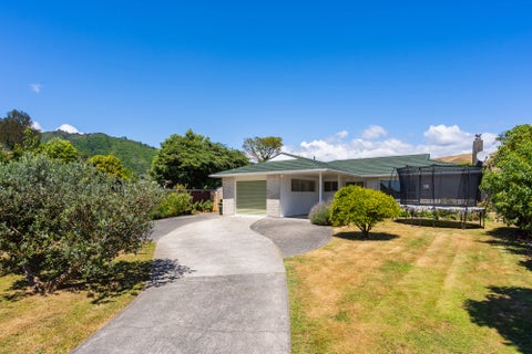 24 Rewarewa Crescent, Waikanae