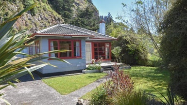 17 Mihiwaka Road, Long Beach, Port Chalmers